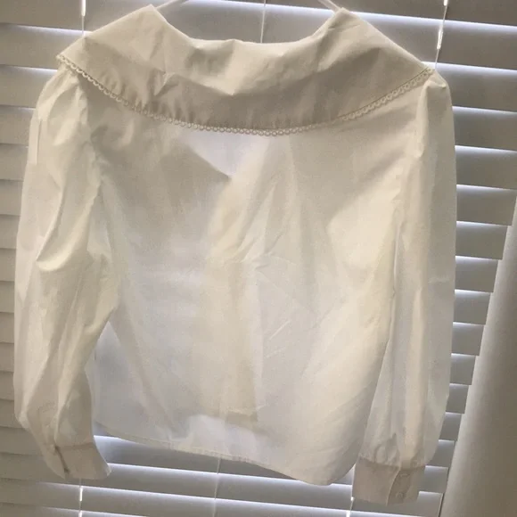 Q2 Button-Front Ruffle Shirt Embroidered Peter Pan collar Size S - Picture 11 of 15